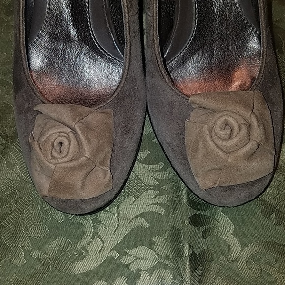 NWOB, SOFFT Taupe Suede Heel - Picture 3 of 8